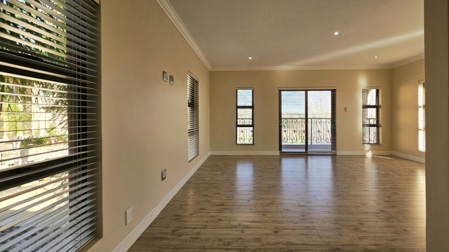 5 Bedroom Property for Sale in Kiepersol Free State